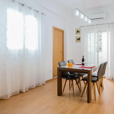 Confortable * La Marina De Apartment